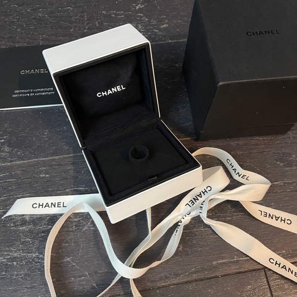 Chanel white black empty ring faux leather jewelry box+outer box+card+ribbon - Picture 3 of 8